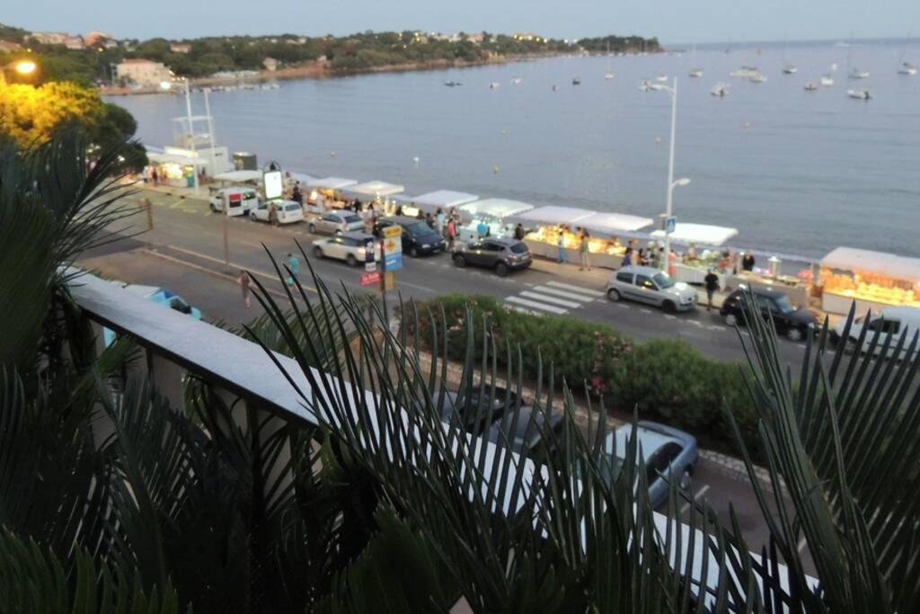 Emplacement Privilegie Pour Ce Bel Appartement Saint-Raphaël Exteriér fotografie
